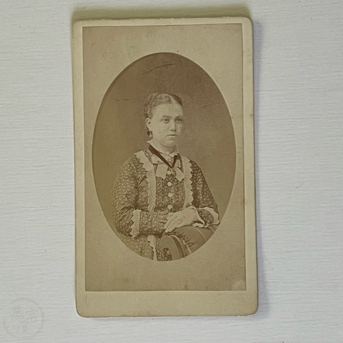 CDV of Western Lady named Edie taken in Yokohama by Usui Shūzaburō