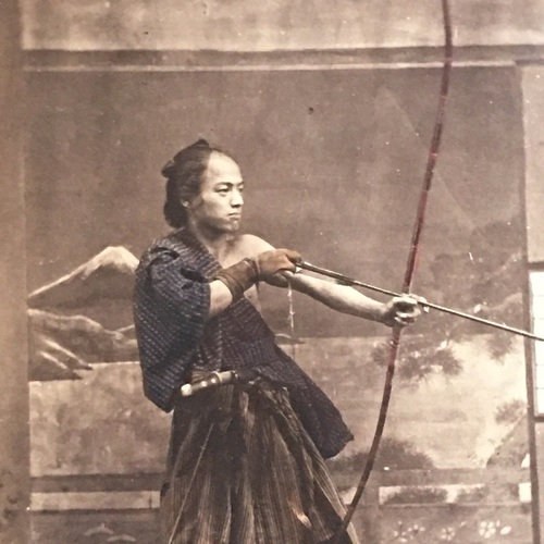 中形古写真　射手 手彩色鶏卵紙